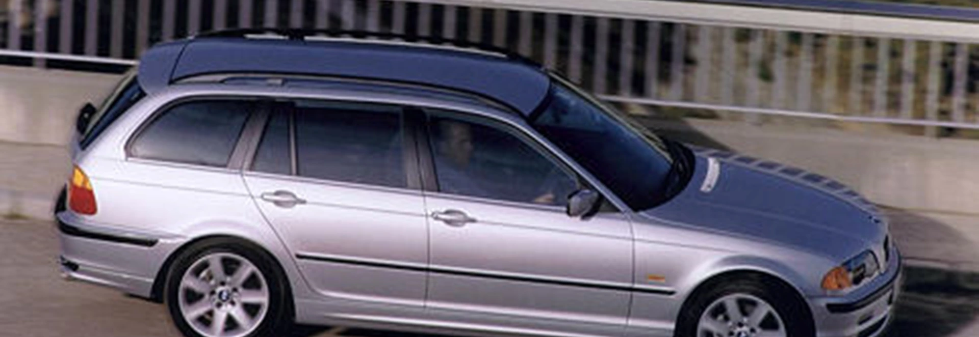 BMW 328i Touring (2000) 